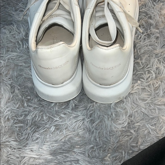 Alexander McQueen White Sneakers with Leather Upper and Rounded Toe - Picture 4 of 6